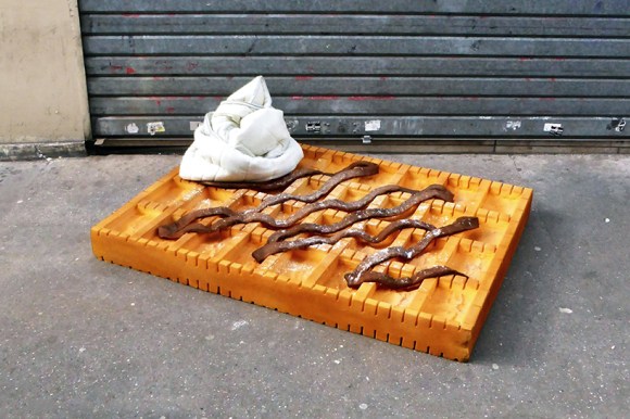 lor-k-french-artist-street-food-discarded-mattresses-designboom-02.jpg